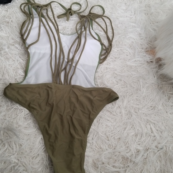 One peace swimsuit size M. - Picture 3 of 5